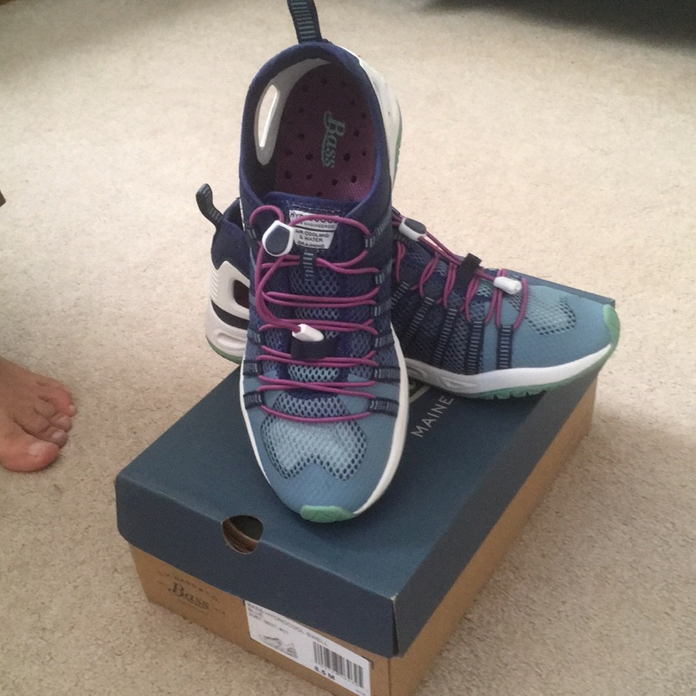 Bass Sneakers